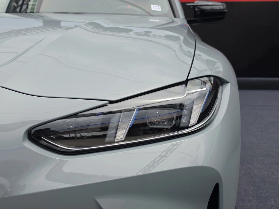 Ngắm BMW M3 Touring giá gần 5,4 tỷ tại Việt Nam, riêng màu sơn đủ mua 1 chiếc SH Ngắm BMW M3 Touring giá gần 5,4 tỷ tại Việt Nam, riêng màu sơn đủ mua 1 chiếc SH