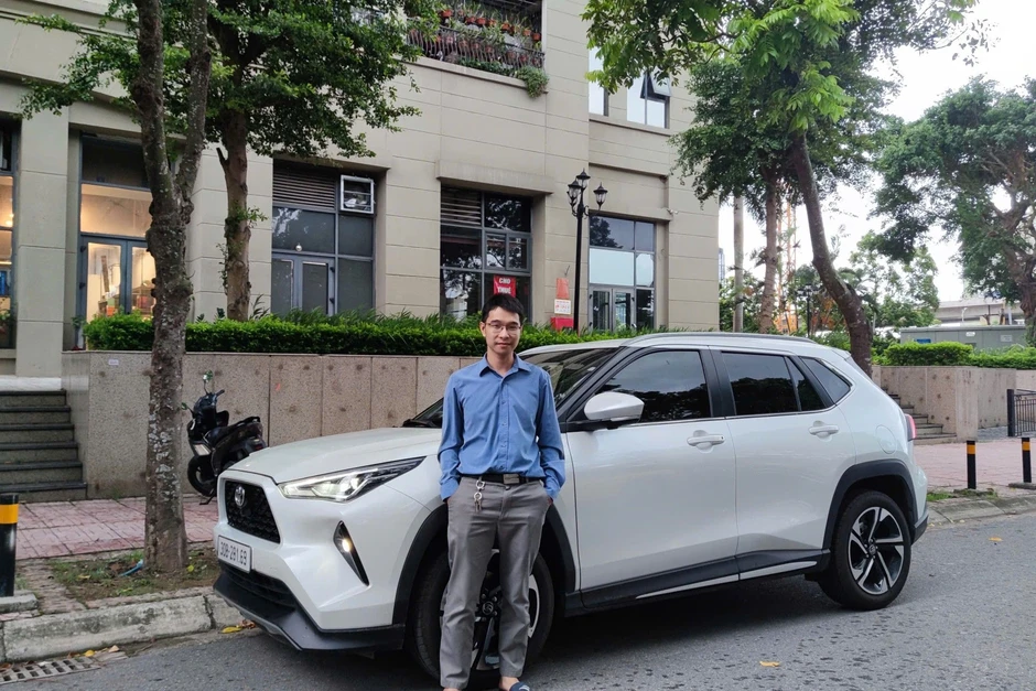 Nghịch lý tháng Ngâu, nhiều showroom ô tô vẫn đông khách Nghịch lý tháng Ngâu, nhiều showroom ô tô vẫn đông khách