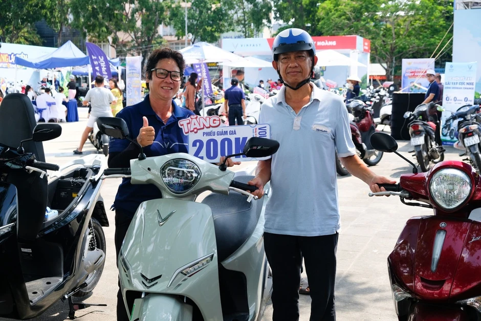 Người dân Cần Thơ hào hứng 'đổi xăng lấy điện', xe đổi pin trở thành tâm điểm 'chốt đơn' Người dân Cần Thơ hào hứng 'đổi xăng lấy điện', xe đổi pin trở thành tâm điểm 'chốt đơn'