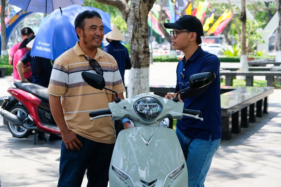 Người dân Cần Thơ hào hứng 'đổi xăng lấy điện', xe đổi pin trở thành tâm điểm 'chốt đơn' Người dân Cần Thơ hào hứng 'đổi xăng lấy điện', xe đổi pin trở thành tâm điểm 'chốt đơn'