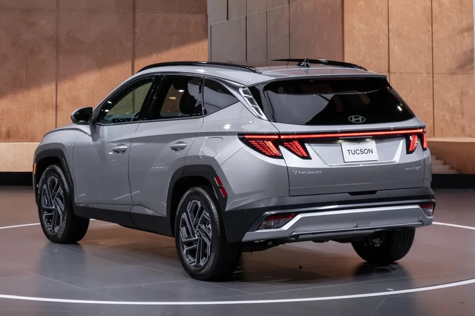 Người dân đổ xô mua Hyundai Tucson giống mẫu ở Việt Nam sau khi xe đời mới ra mắt Người dân đổ xô mua Hyundai Tucson giống mẫu ở Việt Nam sau khi xe đời mới ra mắt
