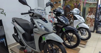 Người dân Hà Nội giảm mua xe máy xăng, Honda Vision vẫn kênh giá