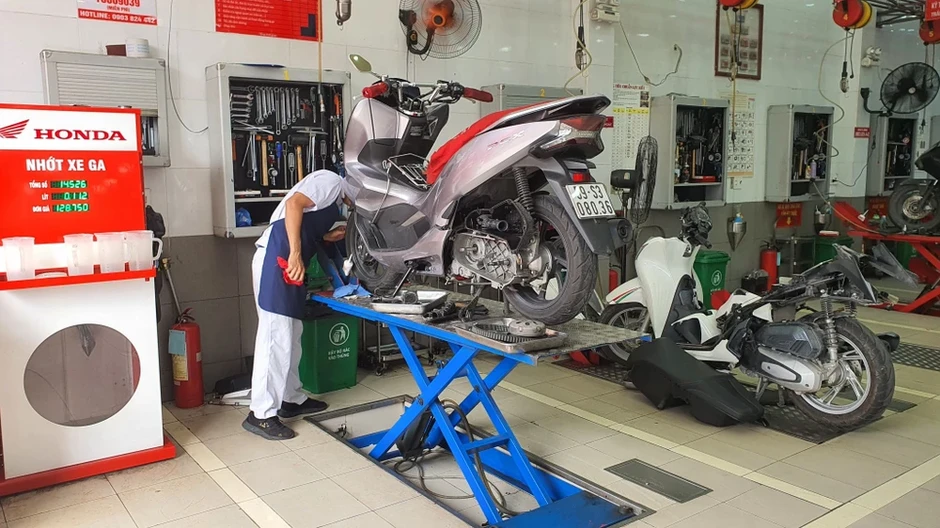 Nhiều chủ xe máy không có thói quen bảo dưỡng xe cho đến khi bị hư hỏng Nhiều chủ xe máy không có thói quen bảo dưỡng xe cho đến khi bị hư hỏng