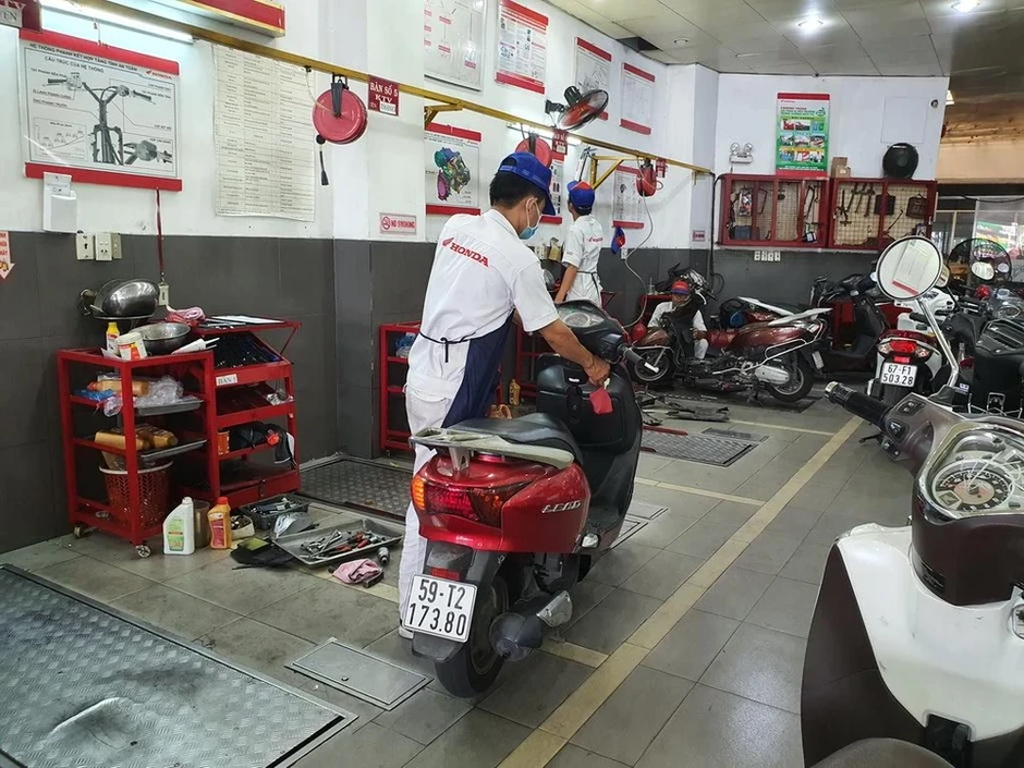 Nhiều chủ xe máy không có thói quen bảo dưỡng xe cho đến khi bị hư hỏng Nhiều chủ xe máy không có thói quen bảo dưỡng xe cho đến khi bị hư hỏng