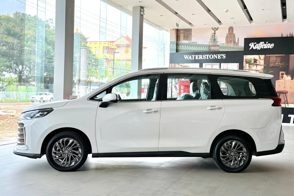 Nhiều mẫu MPV giảm giá, xe 7 chỗ hạ xuống dưới 400 triệu đồng Nhiều mẫu MPV giảm giá, xe 7 chỗ hạ xuống dưới 400 triệu đồng