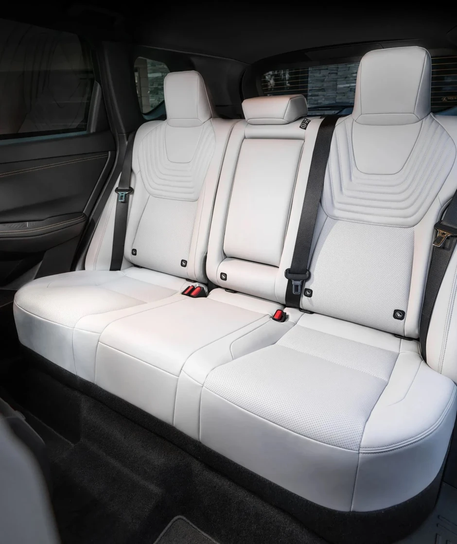 Nissan X-Trail đời mới có giá quy đổi từ hơn 920 triệu đồng: Chung gầm Outlander nhưng thiết kế khác hẳn, động cơ hybrid hỗn hợp chỉ tốn 6,2L/100km Nissan X-Trail đời mới có giá quy đổi từ hơn 920 triệu đồng: Chung gầm Outlander nhưng thiết kế khác hẳn, động cơ hybrid hỗn hợp chỉ tốn 6,2L/100km