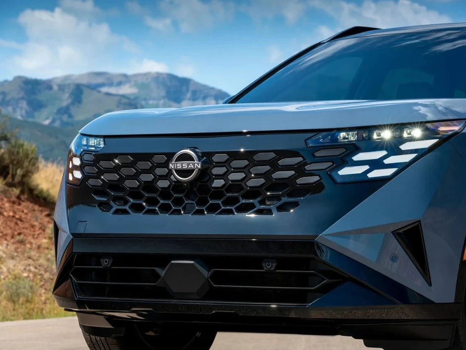 Nissan X-Trail đời mới có giá quy đổi từ hơn 920 triệu đồng: Chung gầm Outlander nhưng thiết kế khác hẳn, động cơ hybrid hỗn hợp chỉ tốn 6,2L/100km Nissan X-Trail đời mới có giá quy đổi từ hơn 920 triệu đồng: Chung gầm Outlander nhưng thiết kế khác hẳn, động cơ hybrid hỗn hợp chỉ tốn 6,2L/100km