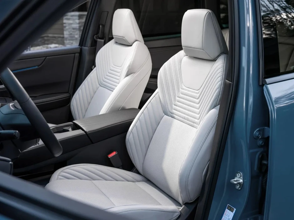 Nissan X-Trail đời mới có giá quy đổi từ hơn 920 triệu đồng: Chung gầm Outlander nhưng thiết kế khác hẳn, động cơ hybrid hỗn hợp chỉ tốn 6,2L/100km Nissan X-Trail đời mới có giá quy đổi từ hơn 920 triệu đồng: Chung gầm Outlander nhưng thiết kế khác hẳn, động cơ hybrid hỗn hợp chỉ tốn 6,2L/100km