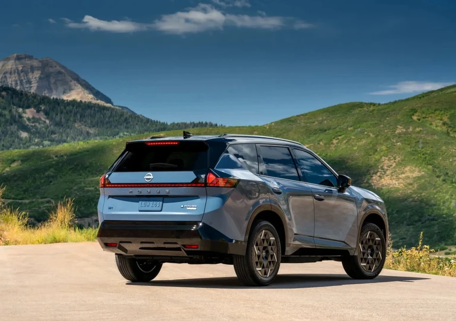 Nissan X-Trail đời mới có giá quy đổi từ hơn 920 triệu đồng: Chung gầm Outlander nhưng thiết kế khác hẳn, động cơ hybrid hỗn hợp chỉ tốn 6,2L/100km Nissan X-Trail đời mới có giá quy đổi từ hơn 920 triệu đồng: Chung gầm Outlander nhưng thiết kế khác hẳn, động cơ hybrid hỗn hợp chỉ tốn 6,2L/100km