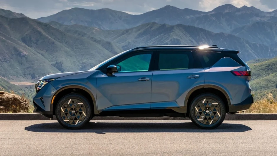 Nissan X-Trail đời mới có giá quy đổi từ hơn 920 triệu đồng: Chung gầm Outlander nhưng thiết kế khác hẳn, động cơ hybrid hỗn hợp chỉ tốn 6,2L/100km Nissan X-Trail đời mới có giá quy đổi từ hơn 920 triệu đồng: Chung gầm Outlander nhưng thiết kế khác hẳn, động cơ hybrid hỗn hợp chỉ tốn 6,2L/100km