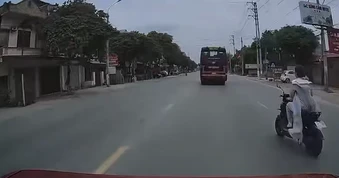 Nổi bật tuần qua: Ô tô gây tai nạn vì đánh lái gấp tránh người qua đường ẩu