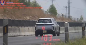 Ô tô bị phạt hơn 118 triệu đồng vì chạy quá tốc độ, tài xế không có GPLX
