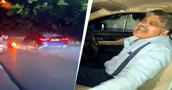 Ô tô đâm xe máy rồi kéo lê tóe lửa trên phố, tài xế 73 tuổi bị bắt