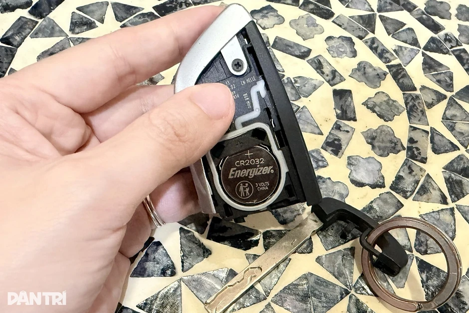 Phải làm gì khi chìa khóa thông minh ô tô hết pin? Phải làm gì khi chìa khóa thông minh ô tô hết pin?