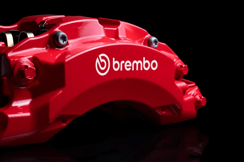 Phanh Brembo khủng nhất lịch sử lại gắn cho… bán tải Phanh Brembo khủng nhất lịch sử lại gắn cho… bán tải