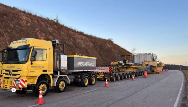 Phát hiện đoàn xe tải dài 99 m, nặng 594 tấn di chuyển cùng lực lượng hộ tống, đi xuyên 15 thành phố để thực hiện nhiệm vụ quan trọng
