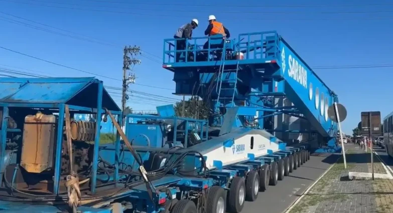 Phát hiện một thiết bị dài hơn 11m, nặng 250 tấn được vận chuyển bằng đoàn xe hộ tống, âm thầm thực hiện một nhiệm vụ quan trọng Phát hiện một thiết bị dài hơn 11m, nặng 250 tấn được vận chuyển bằng đoàn xe hộ tống, âm thầm thực hiện một nhiệm vụ quan trọng