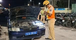Phát hiện ô tô biển xanh không giấy tờ, tài xế không có giấy phép lái xe
