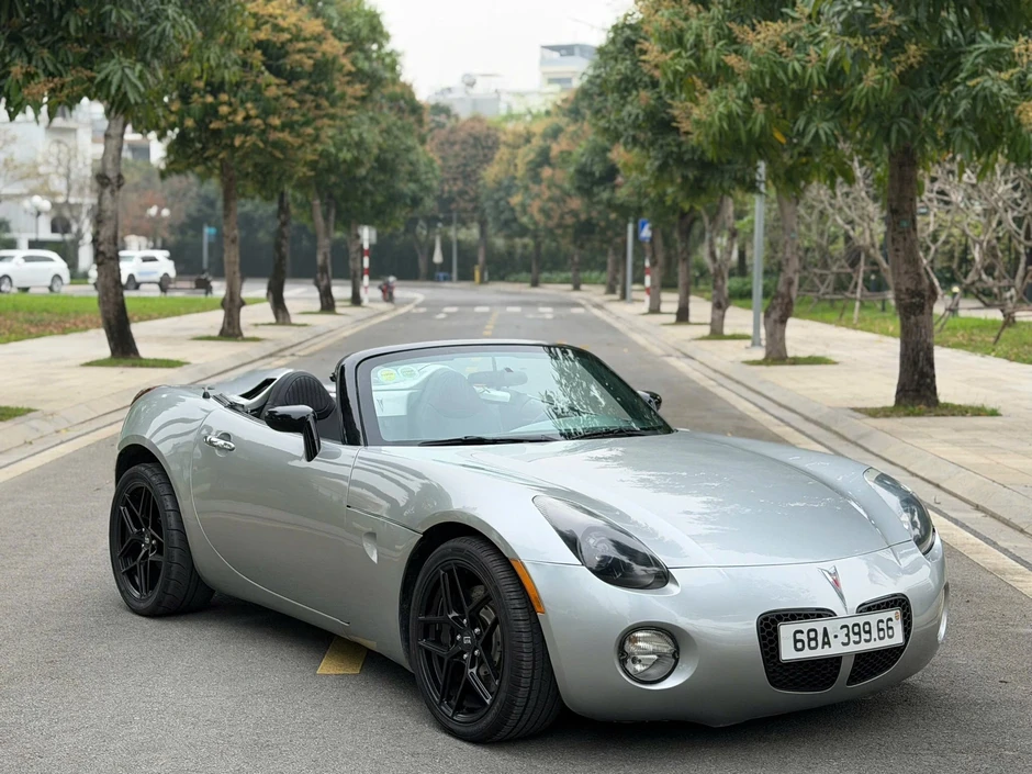 Pontiac Solstice 2006 số sàn độc nhất Việt Nam rao bán giá 1,85 tỷ đồng Pontiac Solstice 2006 số sàn độc nhất Việt Nam rao bán giá 1,85 tỷ đồng