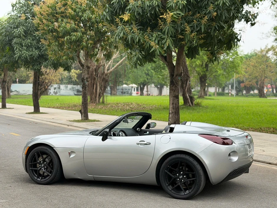 Pontiac Solstice 2006 số sàn độc nhất Việt Nam rao bán giá 1,85 tỷ đồng Pontiac Solstice 2006 số sàn độc nhất Việt Nam rao bán giá 1,85 tỷ đồng