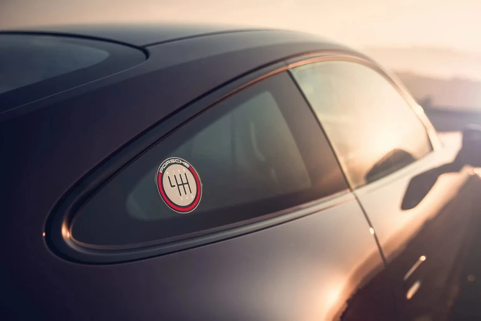 Porsche bất ngờ hồi sinh hộp số sàn trên siêu xe 911 Carrera S Porsche bất ngờ hồi sinh hộp số sàn trên siêu xe 911 Carrera S