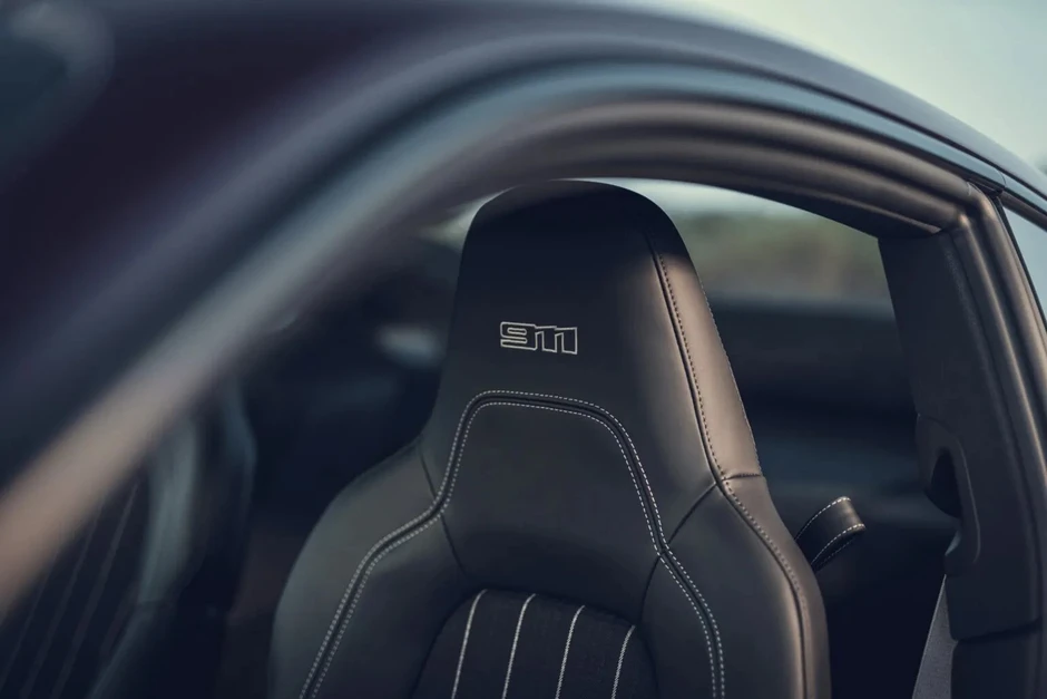 Porsche bất ngờ hồi sinh hộp số sàn trên siêu xe 911 Carrera S Porsche bất ngờ hồi sinh hộp số sàn trên siêu xe 911 Carrera S