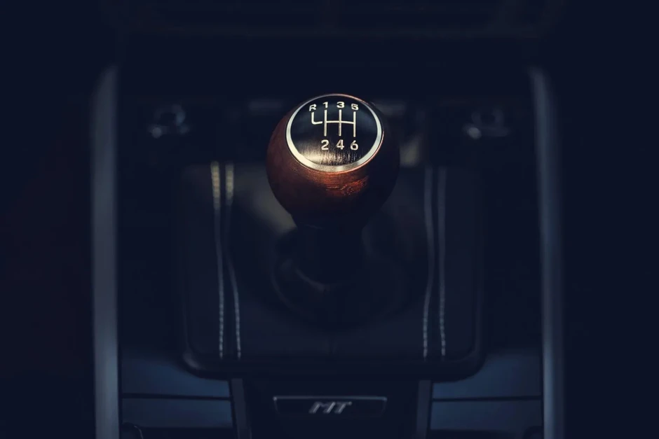 Porsche bất ngờ hồi sinh hộp số sàn trên siêu xe 911 Carrera S Porsche bất ngờ hồi sinh hộp số sàn trên siêu xe 911 Carrera S