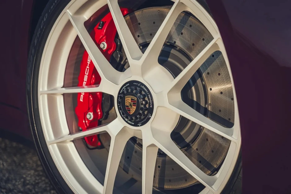 Porsche bất ngờ hồi sinh hộp số sàn trên siêu xe 911 Carrera S Porsche bất ngờ hồi sinh hộp số sàn trên siêu xe 911 Carrera S