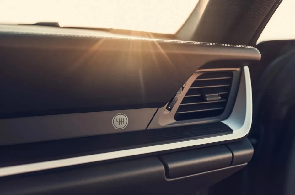 Porsche bất ngờ hồi sinh hộp số sàn trên siêu xe 911 Carrera S Porsche bất ngờ hồi sinh hộp số sàn trên siêu xe 911 Carrera S