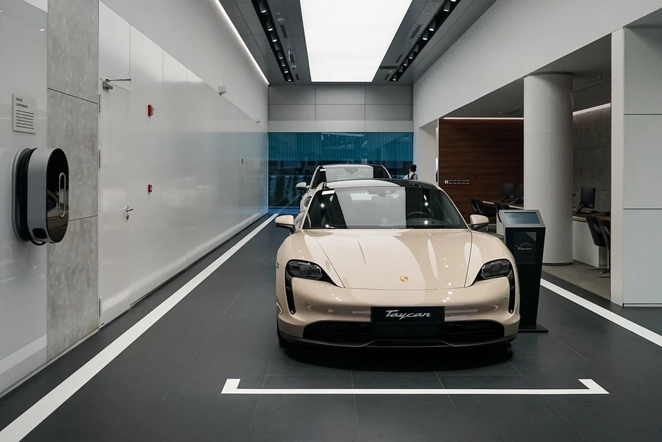 Porsche lên tiếng về tương lai của dòng xe điện đầu tiên Porsche lên tiếng về tương lai của dòng xe điện đầu tiên