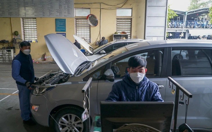 Quá tải ngày đầu kiểm định khí thải ô tô, Cục Đăng kiểm Việt Nam nói gì? Quá tải ngày đầu kiểm định khí thải ô tô, Cục Đăng kiểm Việt Nam nói gì?