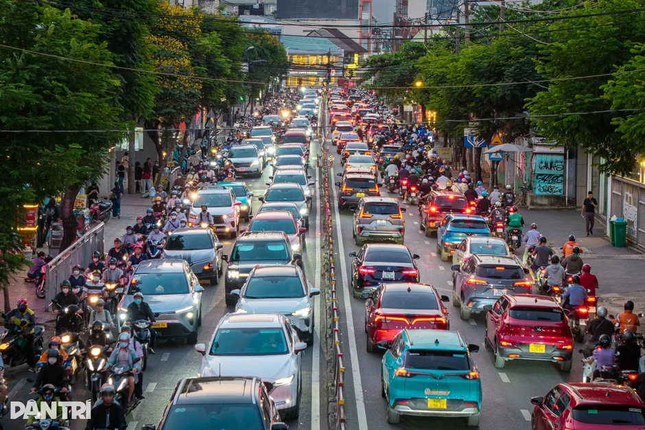 Quy định về khí thải phương tiện vào vùng phát thải thấp ở TPHCM. Quy định về khí thải phương tiện vào vùng phát thải thấp ở TPHCM.