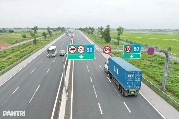 Quy tắc đơn giản hiệu quả trong việc giữ khoảng cách với xe phía trước Quy tắc đơn giản hiệu quả trong việc giữ khoảng cách với xe phía trước