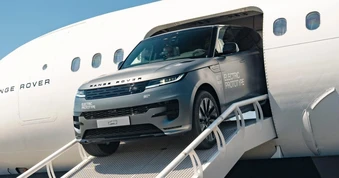 Range Rover được bổ sung bản Sport chạy điện, có màn lộ diện ấn tượng