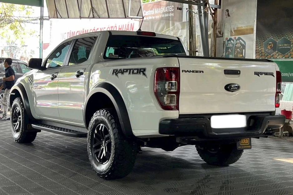 Ranger Raptor không niên hạn tăng giá mạnh, xe đi 110.000km bán gần 1 tỷ Ranger Raptor không niên hạn tăng giá mạnh, xe đi 110.000km bán gần 1 tỷ