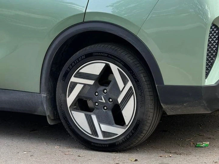 Rộ ảnh xe VinFast lạ đang thử nghiệm: Khả năng là VF 6 nâng cấp, có chi tiết như VF 8, VF MPV 7 Rộ ảnh xe VinFast lạ đang thử nghiệm: Khả năng là VF 6 nâng cấp, có chi tiết như VF 8, VF MPV 7