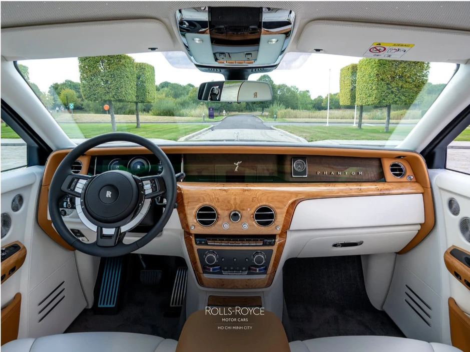 Rolls-Royce Phantom độc bản bán chính hãng tại Việt Nam: Giá gần 90 tỷ, nội thất ốp gỗ sồi toàn bộ, chỉ có duy nhất 1 đại gia may mắn mua được