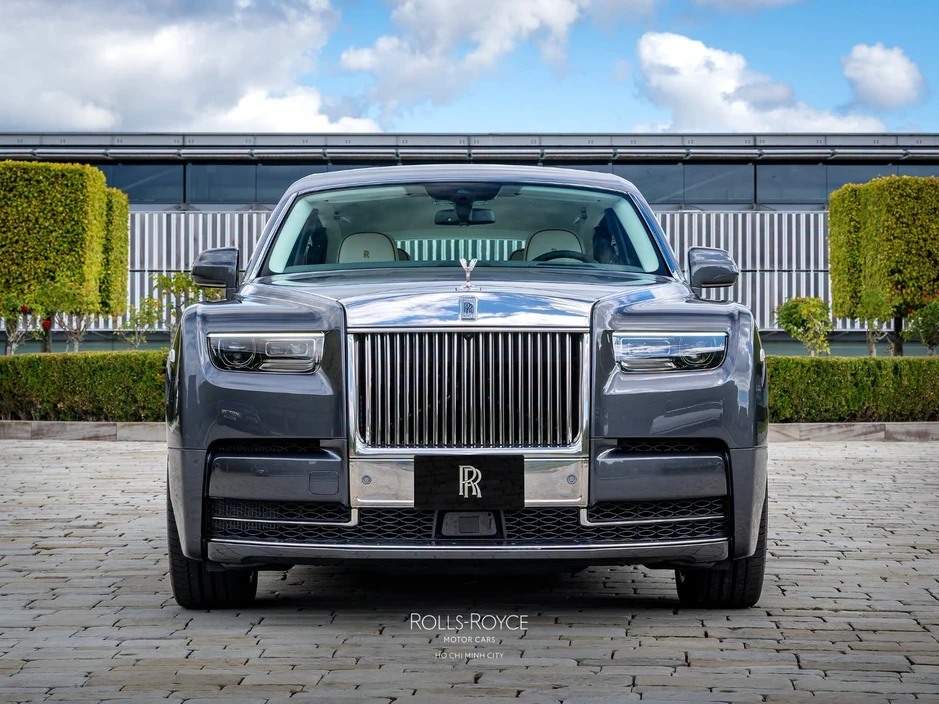 Rolls-Royce Phantom độc bản bán chính hãng tại Việt Nam: Giá gần 90 tỷ, nội thất ốp gỗ sồi toàn bộ, chỉ có duy nhất 1 đại gia may mắn mua được