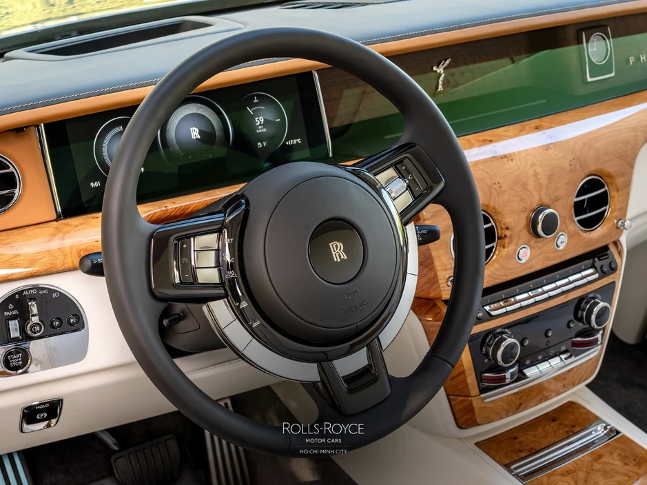 Rolls-Royce Phantom độc bản bán chính hãng tại Việt Nam: Giá gần 90 tỷ, nội thất ốp gỗ sồi toàn bộ, chỉ có duy nhất 1 đại gia may mắn mua được