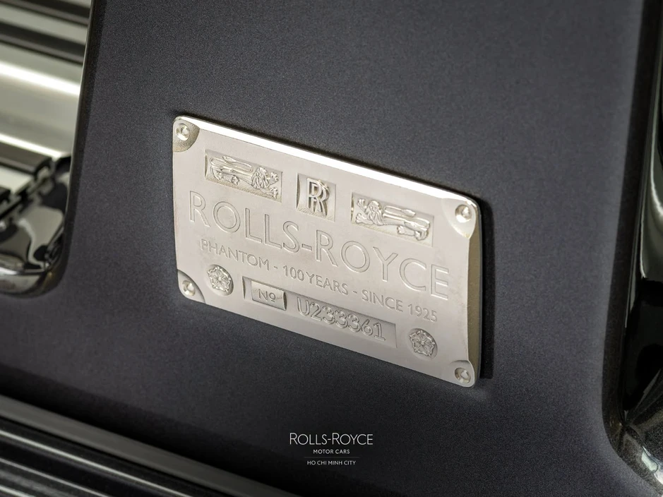 Rolls-Royce Phantom độc bản bán chính hãng tại Việt Nam: Giá gần 90 tỷ, nội thất ốp gỗ sồi toàn bộ, chỉ có duy nhất 1 đại gia may mắn mua được