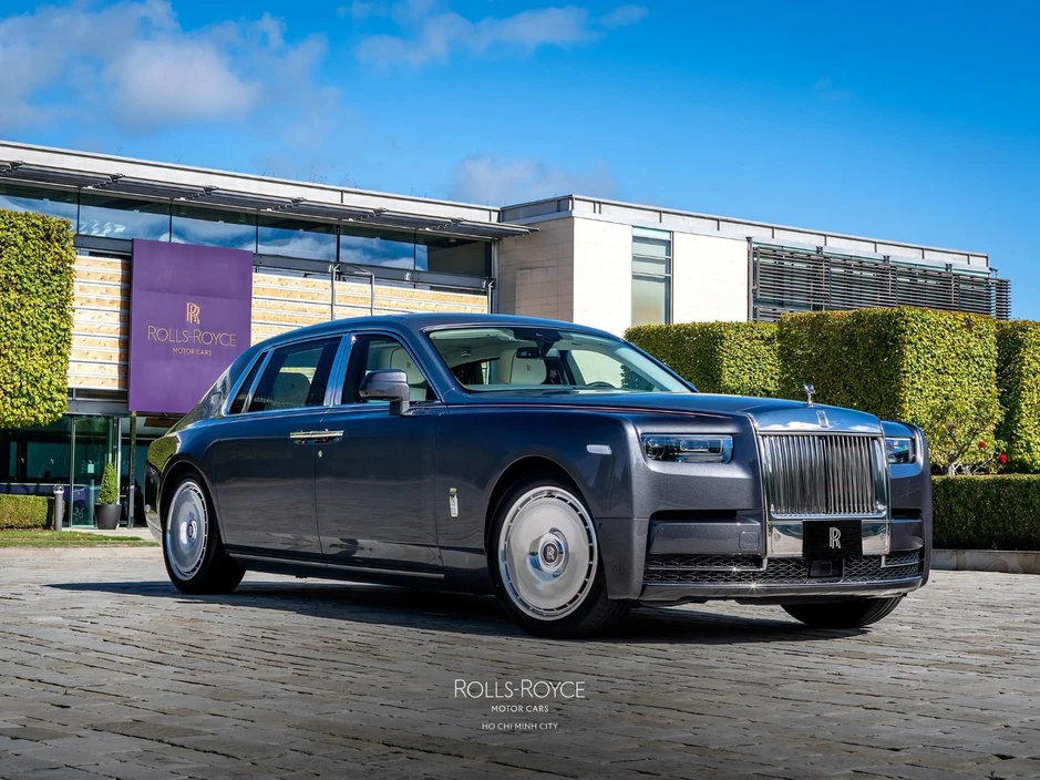 Rolls-Royce Phantom độc bản bán chính hãng tại Việt Nam: Giá gần 90 tỷ, nội thất ốp gỗ sồi toàn bộ, chỉ có duy nhất 1 đại gia may mắn mua được