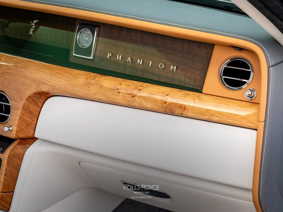 Rolls-Royce Phantom độc bản bán chính hãng tại Việt Nam: Giá gần 90 tỷ, nội thất ốp gỗ sồi toàn bộ, chỉ có duy nhất 1 đại gia may mắn mua được