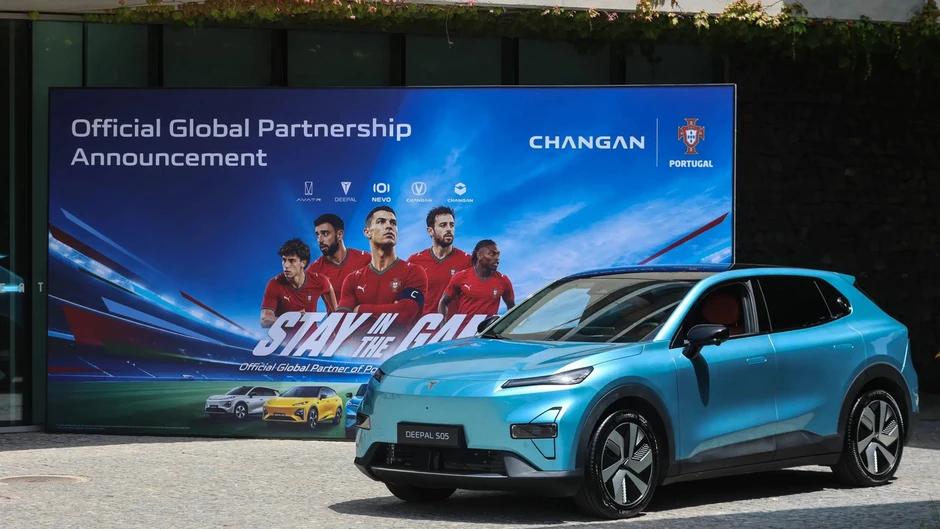 Ronaldo và ĐT Bồ Đào Nha ghi bàn ở World Cup, hãng xe tặng ô tô Ronaldo và ĐT Bồ Đào Nha ghi bàn ở World Cup, hãng xe tặng ô tô