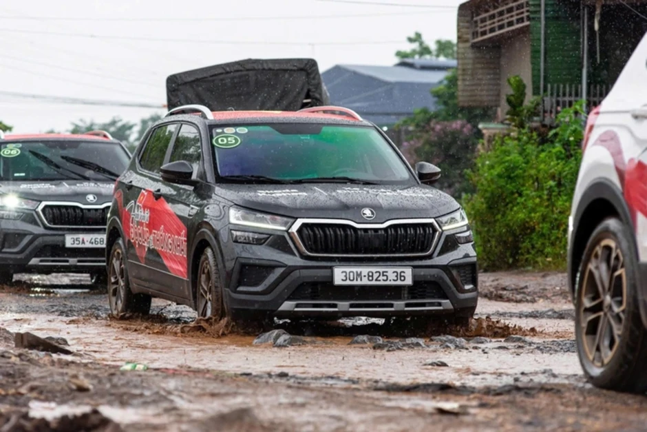 'Sedan hạng D ở Việt Nam 10 năm khai tử 7 xe, Toyota Camry còn trụ lại nhờ 1 điều' 'Sedan hạng D ở Việt Nam 10 năm khai tử 7 xe, Toyota Camry còn trụ lại nhờ 1 điều'