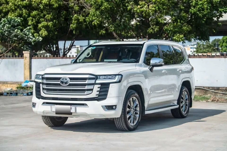 Showroom xe sang rao bán 'cắt lỗ' cả tỷ đồng Showroom xe sang rao bán 'cắt lỗ' cả tỷ đồng