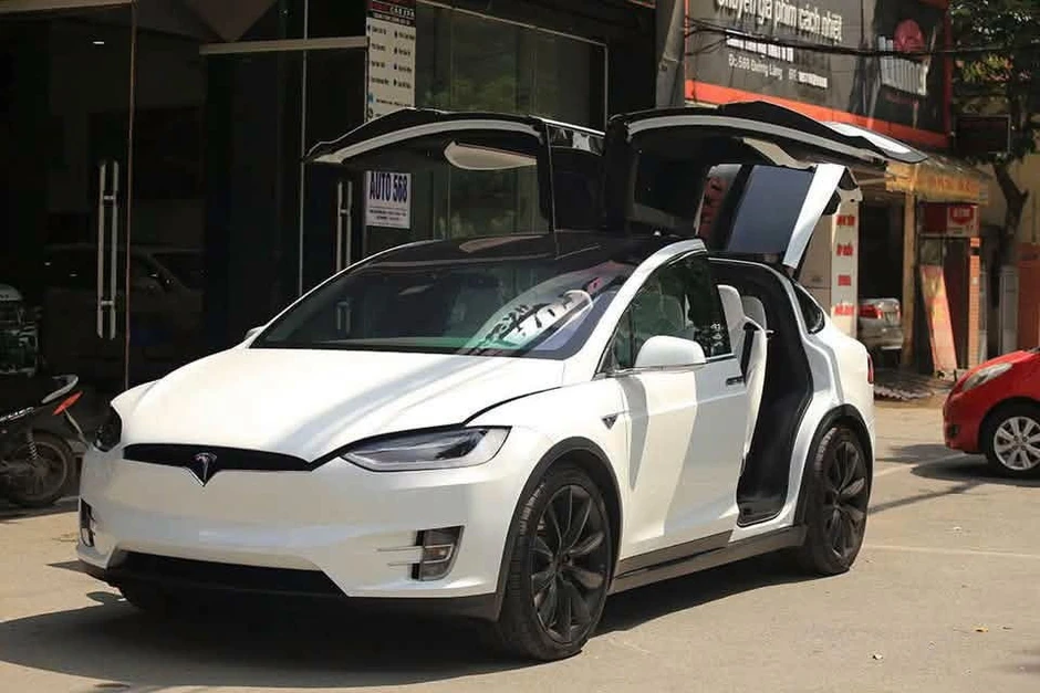 Showroom xe sang rao bán 'cắt lỗ' cả tỷ đồng Showroom xe sang rao bán 'cắt lỗ' cả tỷ đồng