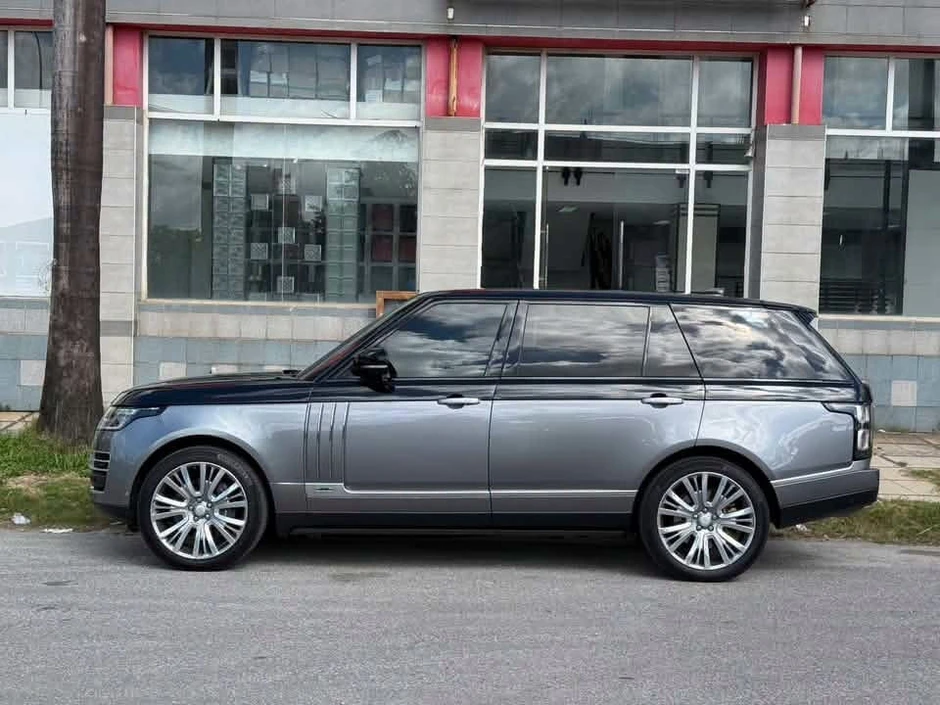 Showroom xe sang rao bán 'cắt lỗ' cả tỷ đồng Showroom xe sang rao bán 'cắt lỗ' cả tỷ đồng
