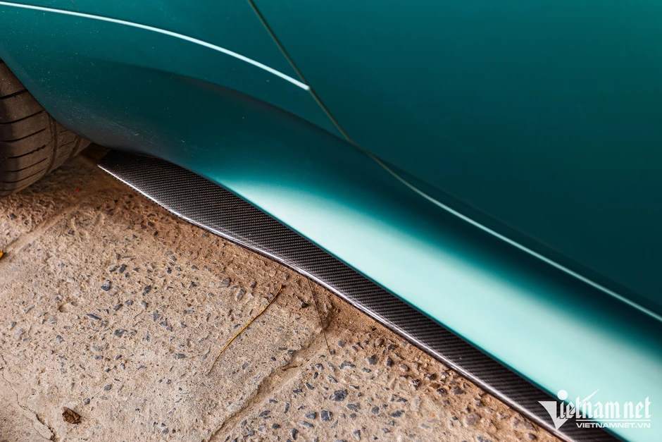 Siêu xe Aston Martin DB12 ở Hà Nội tiền trang bị bằng chiếc Mercedes-Benz C 300 Siêu xe Aston Martin DB12 ở Hà Nội tiền trang bị bằng chiếc Mercedes-Benz C 300
