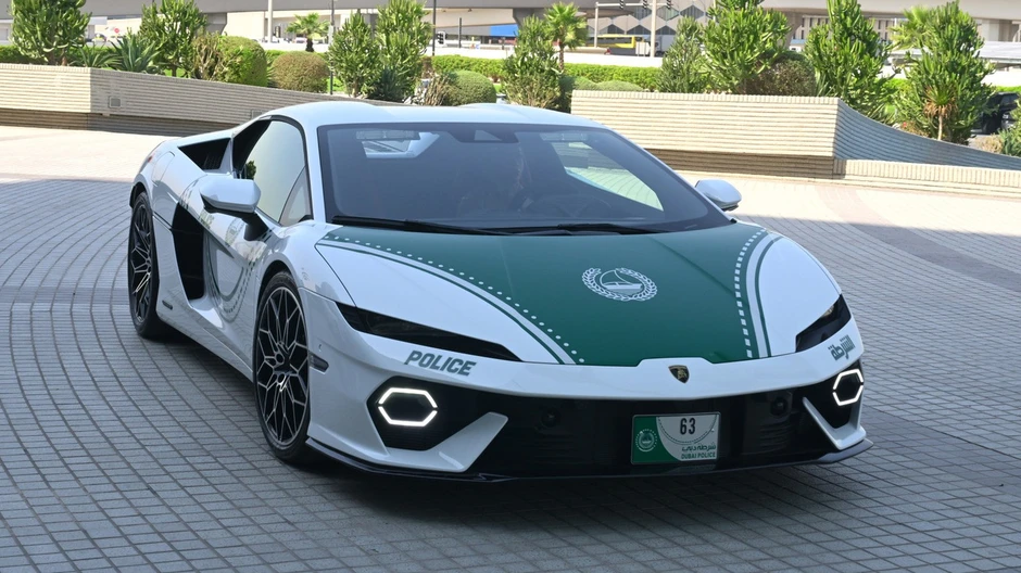 Siêu xe Lamborghini hybrid gia nhập đội xe cảnh sát Dubai Siêu xe Lamborghini hybrid gia nhập đội xe cảnh sát Dubai