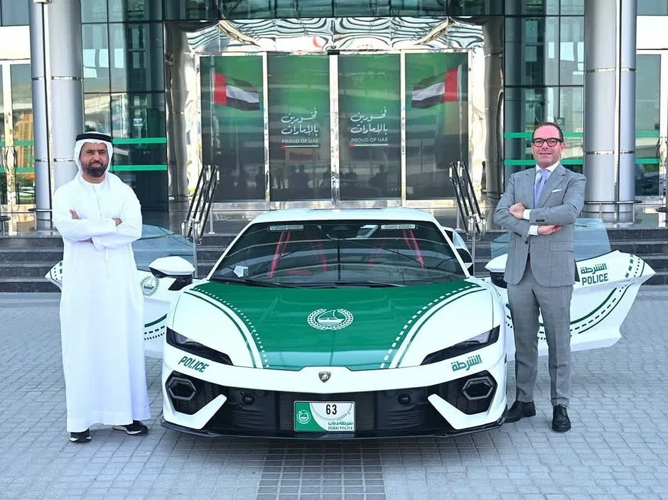 Siêu xe Lamborghini hybrid gia nhập đội xe cảnh sát Dubai Siêu xe Lamborghini hybrid gia nhập đội xe cảnh sát Dubai